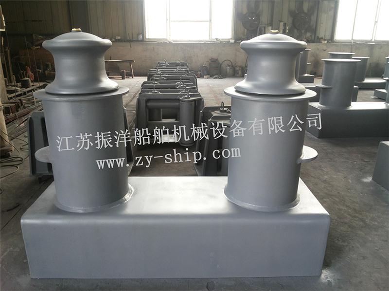 带滚轮的系缆桩